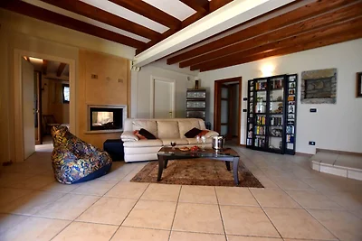 Wohnung in Villa, mit Garten, Grill