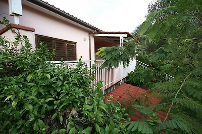 Ferienwohnung mit Pool und Tennisplatz, in de...