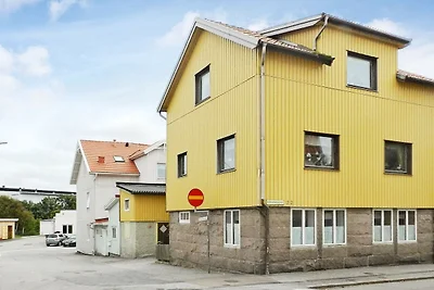3 persone case ad LYSEKIL