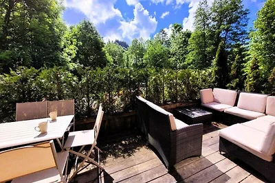 Große ebenerdige Wohnung mit Terrasse