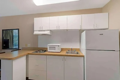 2 Queensize Bedden | Roken, Keuken