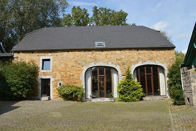 Landhaus auf einem Bauernhof mit Teich in...