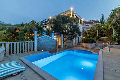 Luxuriöse Gartenvilla, 50 m vom Strand...