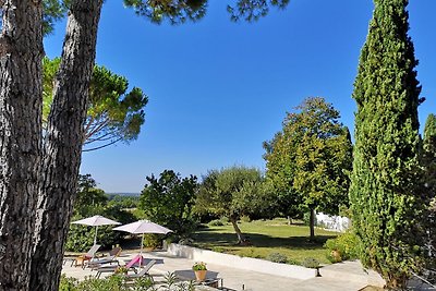 Maestosa villa con piscina in Campagnan