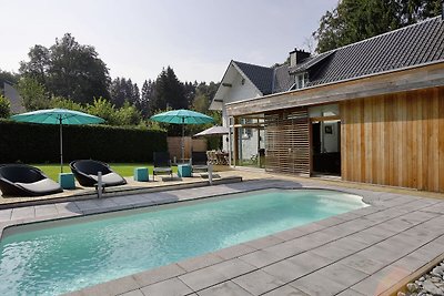 Modernes Ferienhaus in Spa mit Swimmingpool