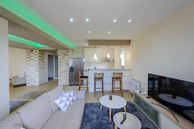 Villa Pave - Six-Bedroom Villa with Terrace a...