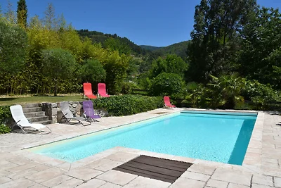 Ruhiges Ferienhaus mit Pool in der Ardèche