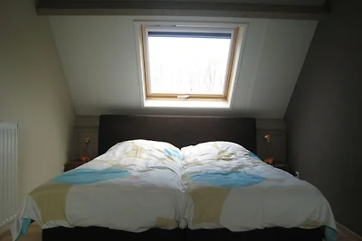 Elegante casa vacanze a Zuidzande con sauna