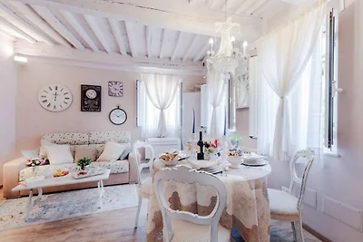 Convenient Home close to Train Station and...