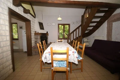 Ferienhaus mit Garten in der Nähe eines Sees