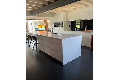 Ferienhaus mit Pool und großem Garten