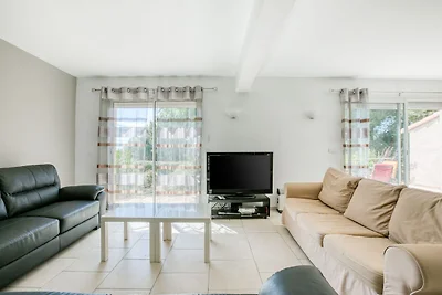 Geräumige Villa mit Pool in Le Canet