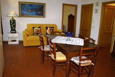 Confortevole agriturismo con piscina a Vinci
