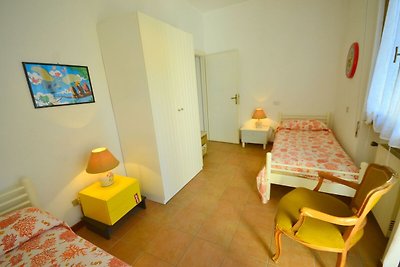 Modernes Ferienhaus in Massa mit Garten