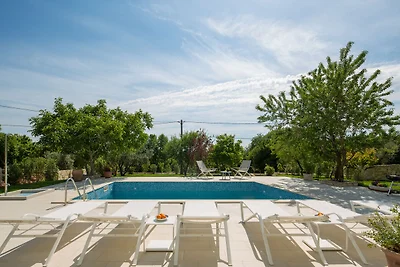 Exklusive Villa in Stanišovi mit Swimmingpool