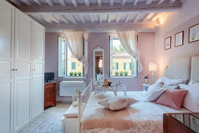 Convenient Home close to Train Station and...