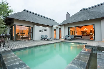 Luxusvilla Karibu mit Swimmingpool am Fluss i...