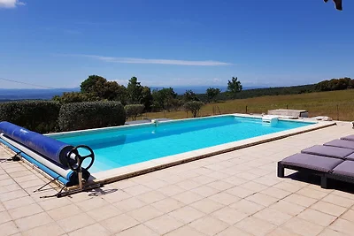 Villa mit beheiztem Pool und Whirlpool