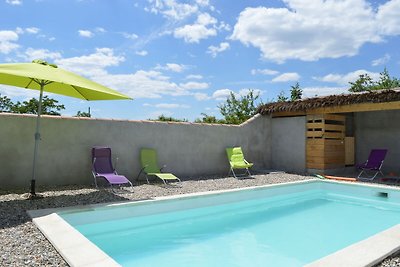 Moderna casa vacanze a Pradons con piscina...