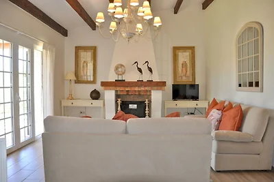 Villa in einer ruhigen Gegend mit privatem Po...
