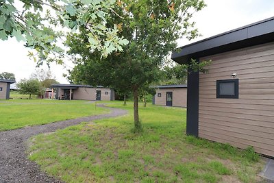 Landelijk gelegen ruim chalet nabij Giethoorn