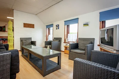 Moderna casa colonica in Frisia in riva al...