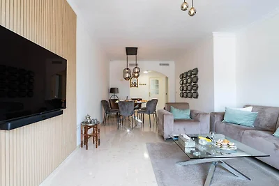 Wohnung in Elviria mit Terrasse, Marbella