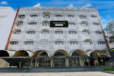 Super Townhouse Prayagraj