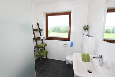 Schöne Wohnung auf einem Bauernhof im Grünen