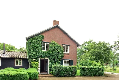 Schönes Ferienhaus in Reusel mit Kamin
