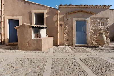 Casale rustico a Noto con piscina