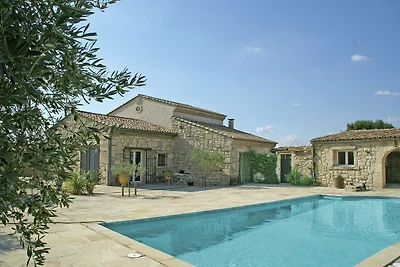 Villa mit privatem Pool in der Nähe von Nîmes