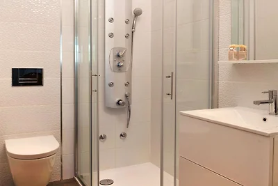 One Bedroom Apartment with Terrace and Sea Vi...