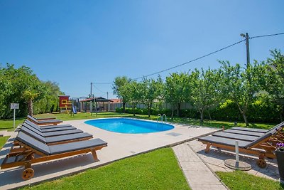 Grande casa con piscina, giardino recintato