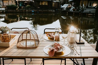 Chalet in Geel rustig gelegen aan het water