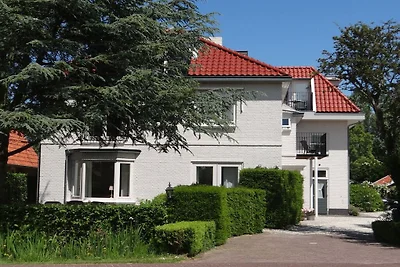 Appartement in Oostkapelle met zwembad