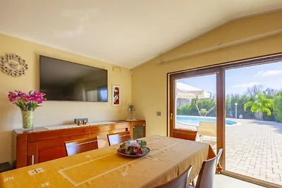 Villa mit privatem Pool und Klimaanlage