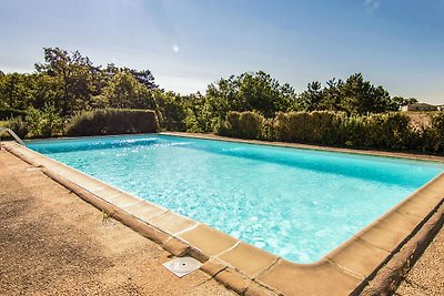 Schönes Ferienhaus mit Pool in Salignac...