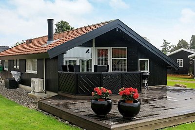 Modernes Ferienhaus in Fünen mit Terrasse