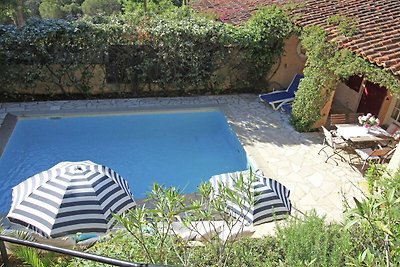 Charming holiday home in Plage de Gigaro with...