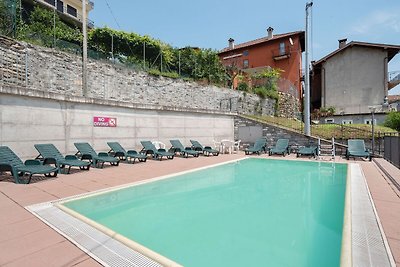 3-room apartment with shared pool, large balc...