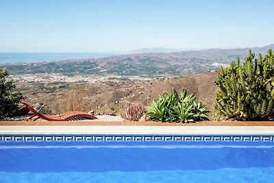 Lauschige Villa in Arenas mit privatem Pool