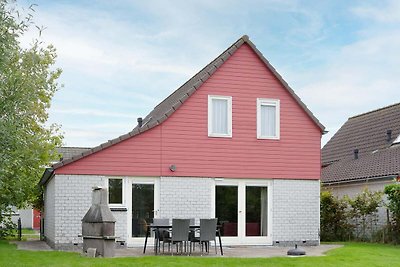 Geräumiges Ferienhaus mit Sauna in Strandnähe