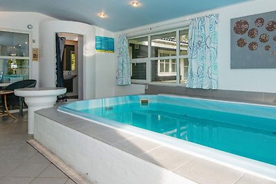 Pintoresca casa de vacaciones con piscina en...
