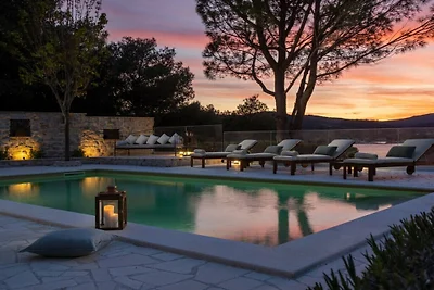 Villa Barotul con piscina