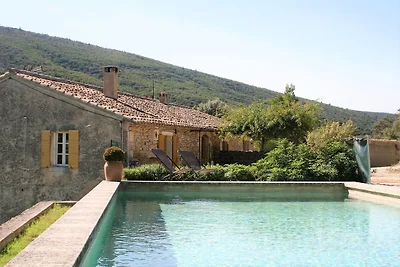 Stilvolles Haus mit beheiztem Pool in Lacoste