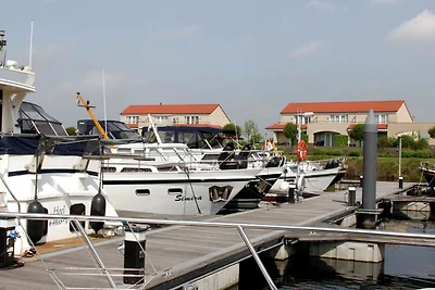 Haus mit Blick auf den Hafen in Wasserbereich