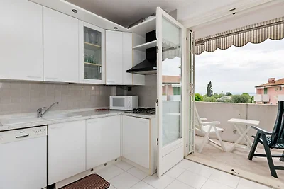 Moderna casa vacanze a Lazise con piscina in...