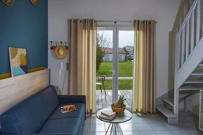 Villa francesa con piscina compartida