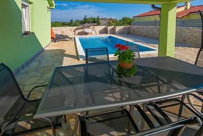 Ferienhaus in Bale mit Schwimmbecken